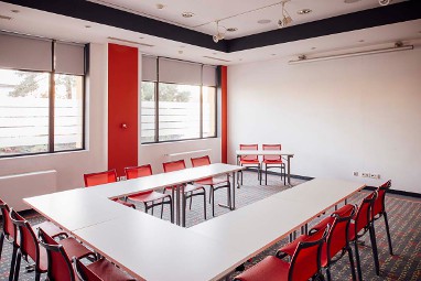 Vienna House Easy by Wyndham Bucharest Airport: Meeting Room
